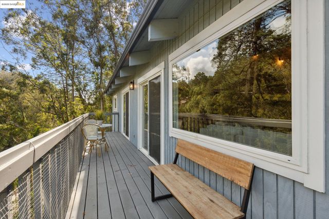 7250 Woodrow Dr, Oakland, CA 94611