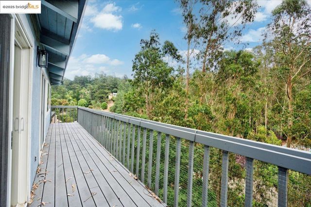 7250 Woodrow Dr, Oakland, CA 94611