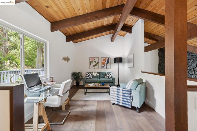 7250 Woodrow Dr, Oakland, CA 94611