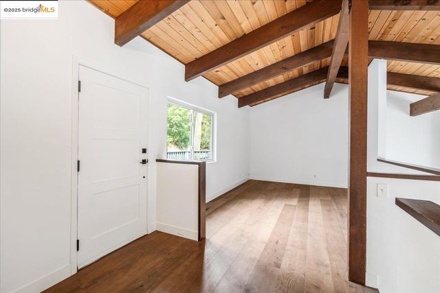 7250 Woodrow Dr, Oakland, CA 94611