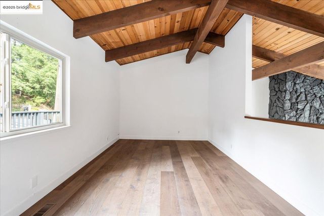 7250 Woodrow Dr, Oakland, CA 94611