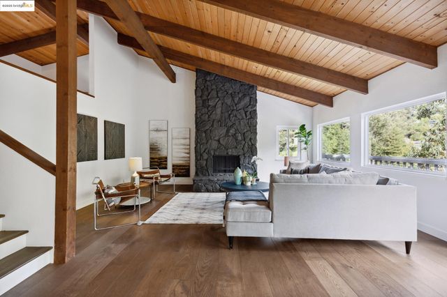 7250 Woodrow Dr, Oakland, CA 94611