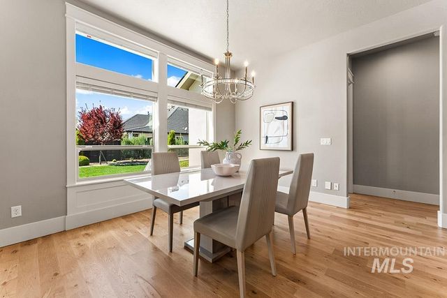 2871 S Fox Run Avenue, Eagle, ID 83616