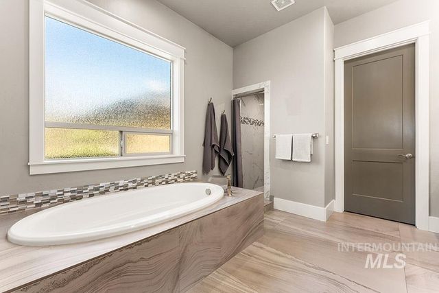 2871 S Fox Run Avenue, Eagle, ID 83616