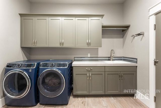 2871 S Fox Run Avenue, Eagle, ID 83616