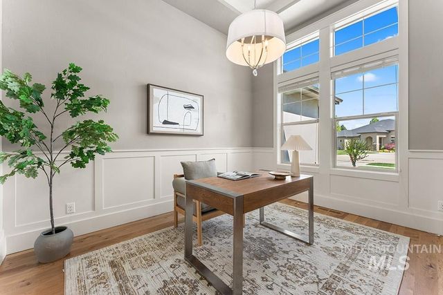 2871 S Fox Run Avenue, Eagle, ID 83616