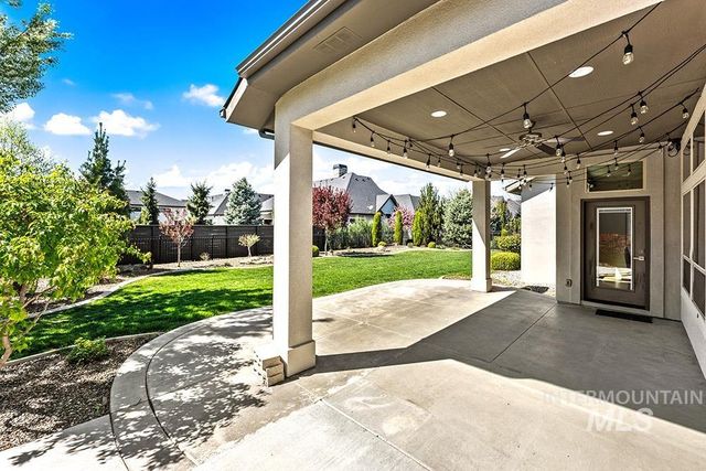 2871 S Fox Run Avenue, Eagle, ID 83616