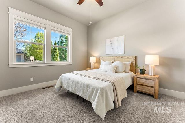 2871 S Fox Run Avenue, Eagle, ID 83616