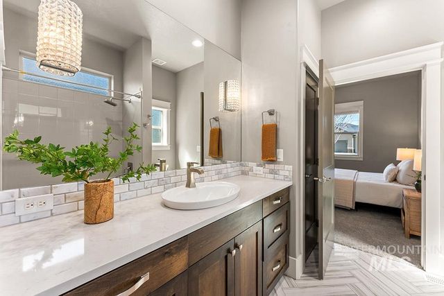 2871 S Fox Run Avenue, Eagle, ID 83616