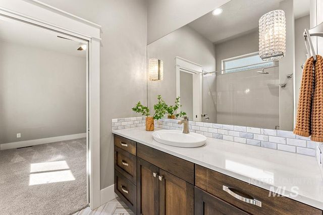 2871 S Fox Run Avenue, Eagle, ID 83616