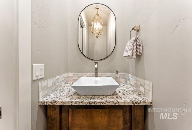 2871 S Fox Run Avenue, Eagle, ID 83616