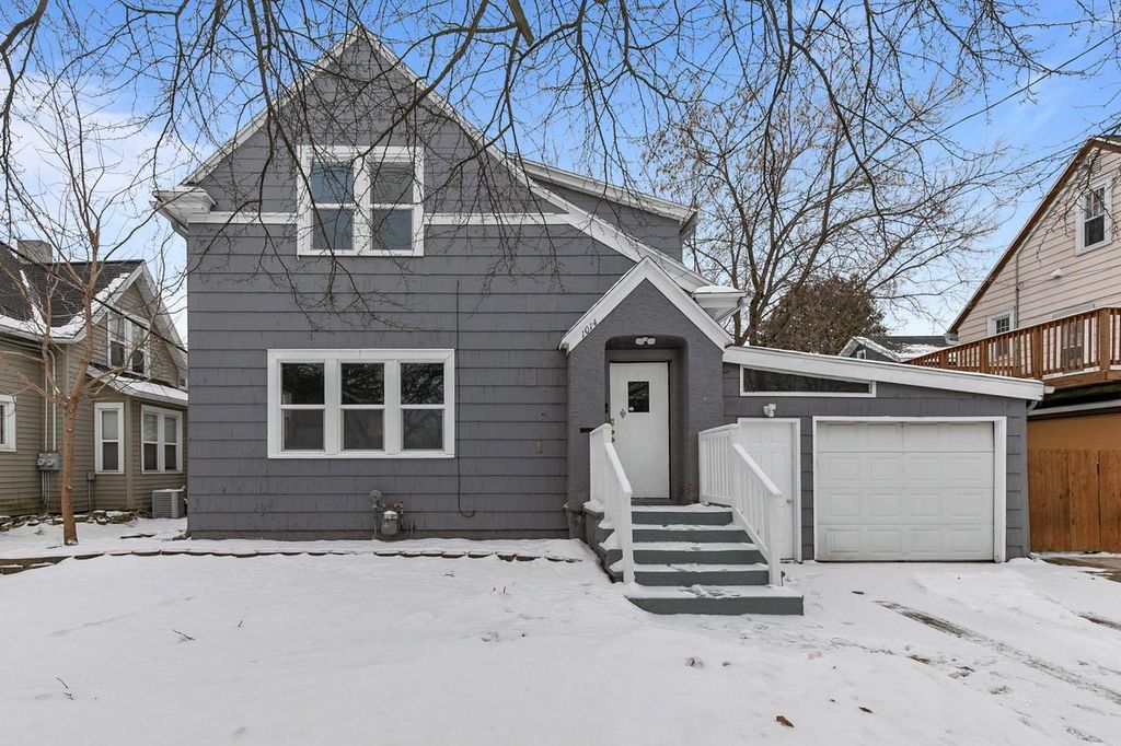 1014 STUART STREET, Green Bay, WI 54301
