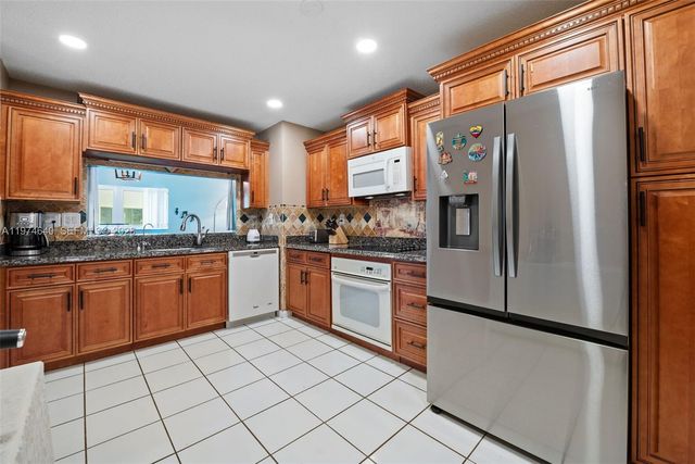 6225 NW 190th Ter, Hialeah, FL 33015