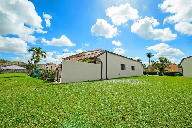 6225 NW 190th Ter, Hialeah, FL 33015