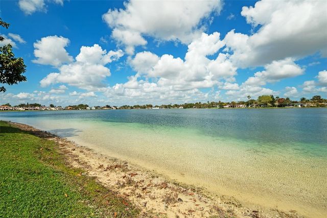 6225 NW 190th Ter, Hialeah, FL 33015