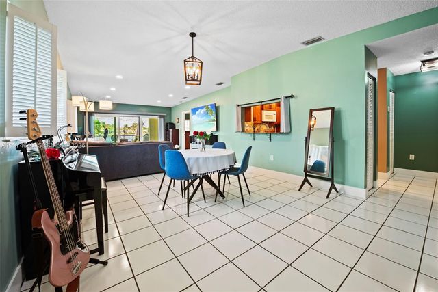 6225 NW 190th Ter, Hialeah, FL 33015