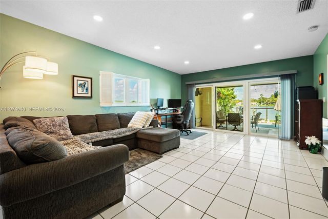 6225 NW 190th Ter, Hialeah, FL 33015