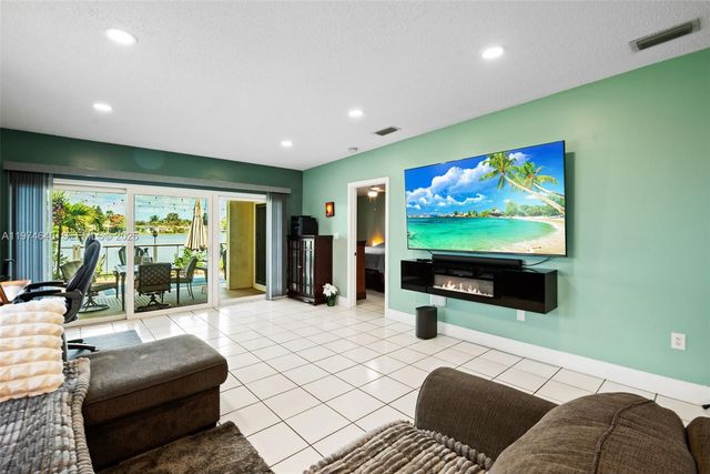 6225 NW 190th Ter, Hialeah, FL 33015