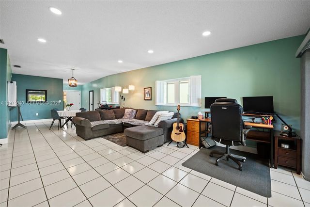 6225 NW 190th Ter, Hialeah, FL 33015