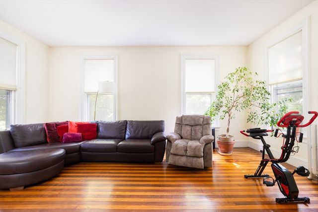 75 Bellevue St, Newton, MA 02458