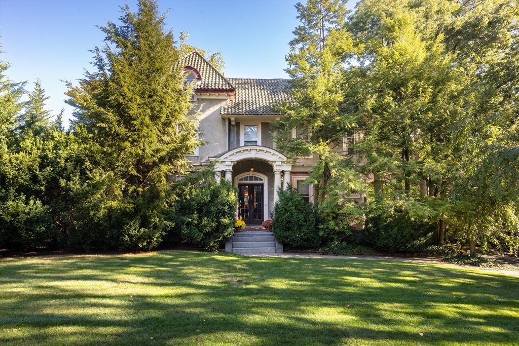 75 Bellevue St, Newton, MA 02458