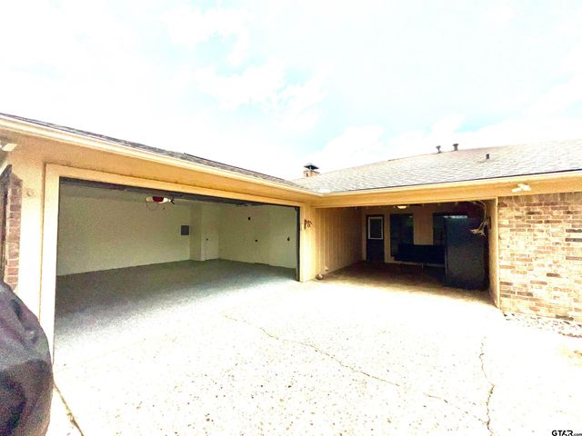 707 Hamtom Hill Drive, Tyler, TX 75703