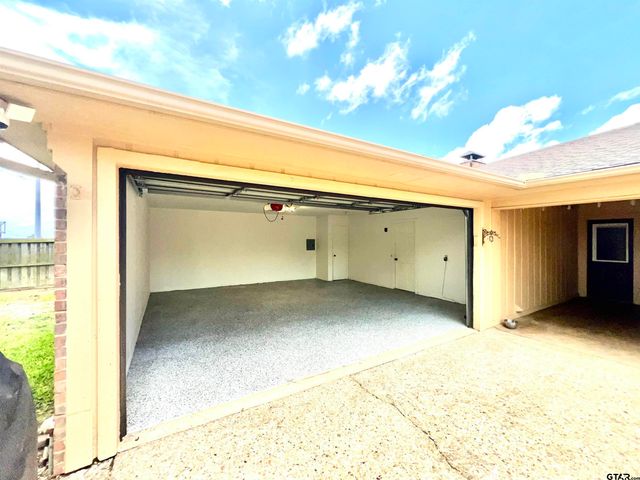 707 Hamtom Hill Drive, Tyler, TX 75703