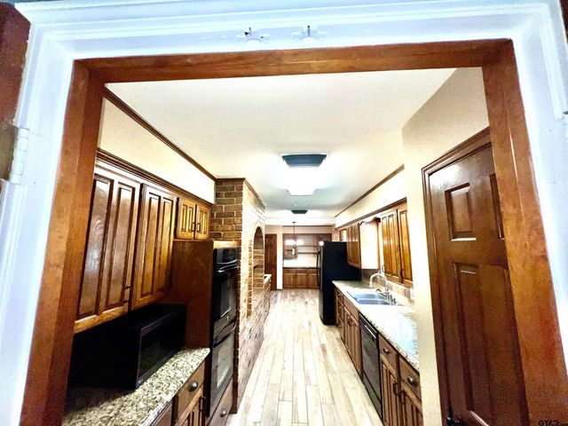 707 Hamtom Hill Drive, Tyler, TX 75703