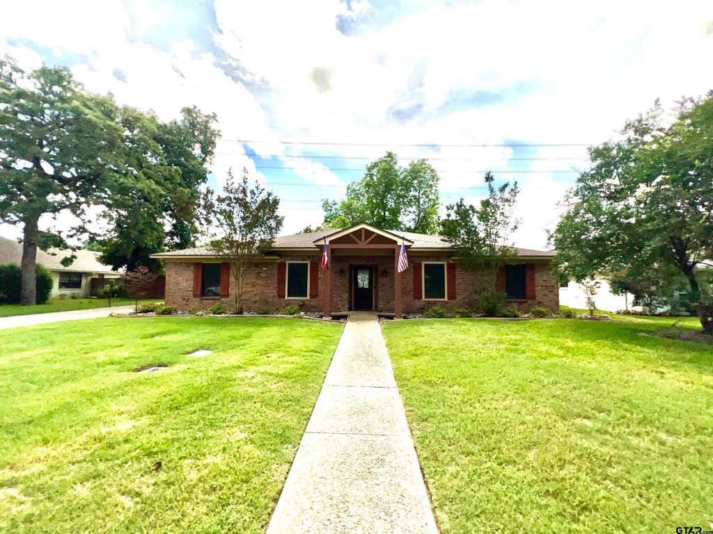 707 Hamtom Hill Drive, Tyler, TX 75703