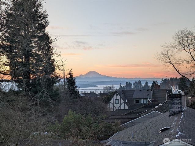 6030 Ann Arbor Avenue NE, Seattle, WA 98115