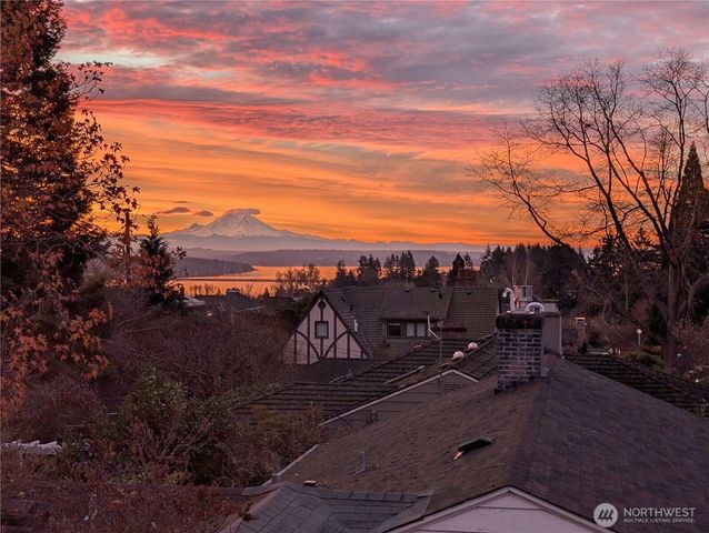 6030 Ann Arbor Avenue NE, Seattle, WA 98115