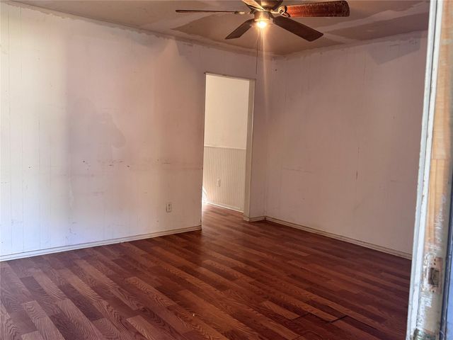 137 W Orchard Street, Clute, TX 77531