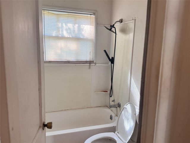 137 W Orchard Street, Clute, TX 77531