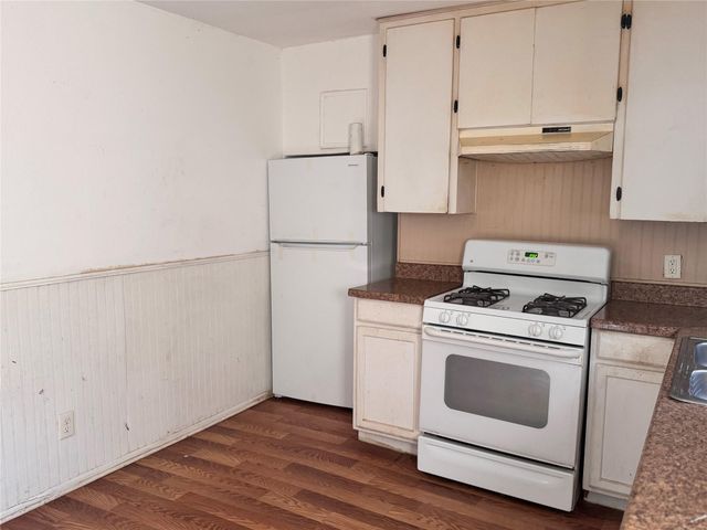 137 W Orchard Street, Clute, TX 77531