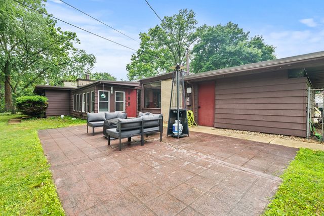 330 S Rosedale Avenue, Aurora, IL 60506