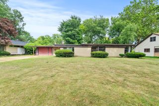 330 S Rosedale Avenue, Aurora, IL 60506