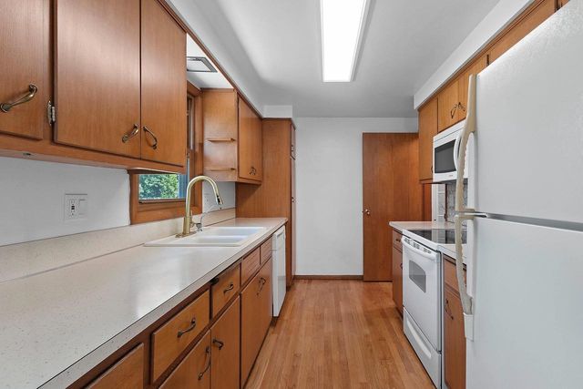 621 KARL STREET, Green Bay, WI 54301