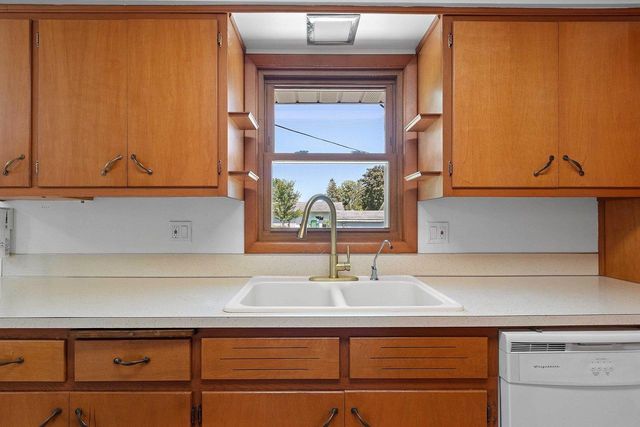 621 KARL STREET, Green Bay, WI 54301