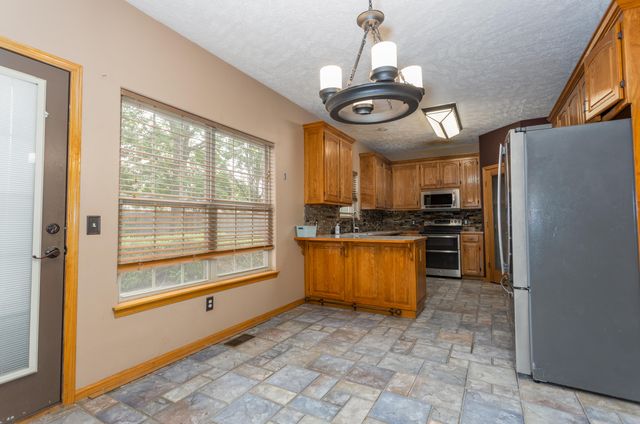 2229 E Kentwood Street, Republic, MO 65738