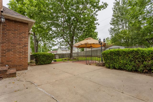 2229 E Kentwood Street, Republic, MO 65738
