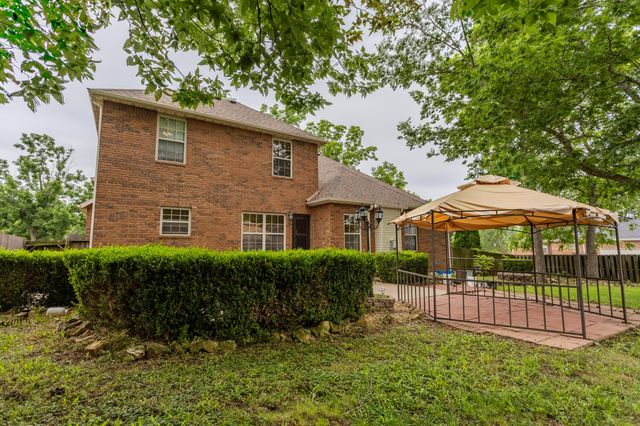 2229 E Kentwood Street, Republic, MO 65738