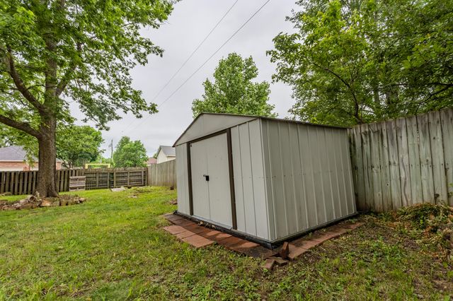 2229 E Kentwood Street, Republic, MO 65738