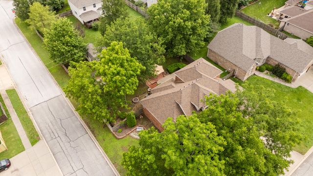 2229 E Kentwood Street, Republic, MO 65738