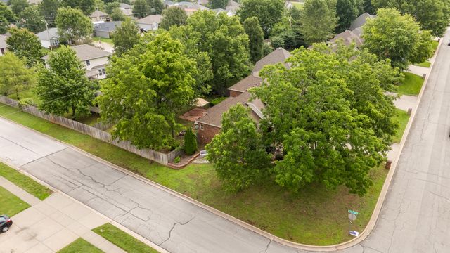 2229 E Kentwood Street, Republic, MO 65738