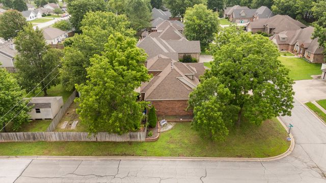 2229 E Kentwood Street, Republic, MO 65738