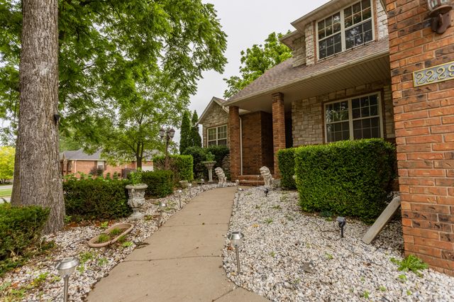 2229 E Kentwood Street, Republic, MO 65738