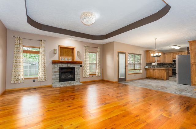 2229 E Kentwood Street, Republic, MO 65738