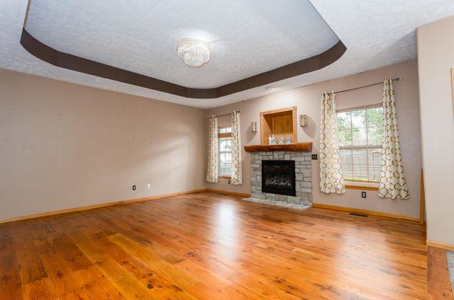 2229 E Kentwood Street, Republic, MO 65738