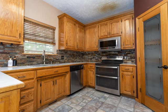 2229 E Kentwood Street, Republic, MO 65738