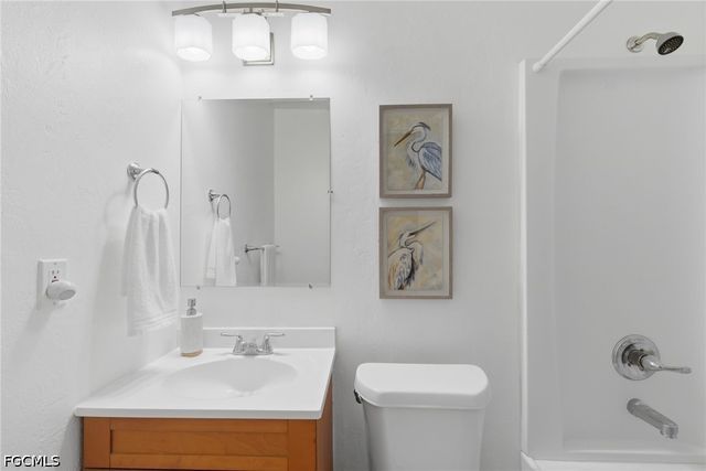 2115 NE 25th ST, Cape Coral, FL 33909